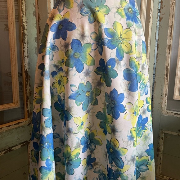 One of a Kind Vintage Floral Print Women's Skirt - Picture 4 of 8